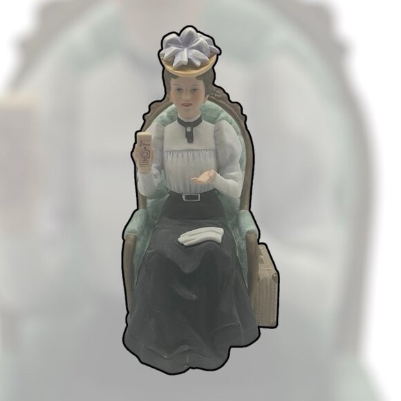 Avon VTG 1982 President s Club Albee Award Porcelain Figurine 7 InchesTall Japan - Picture 3 of 16